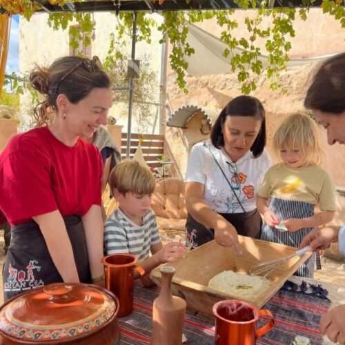 Minoan Cooking Experience Minoisches Kocherlebnis mit Familie Family with kids children or small groups Apokoronas Chania Crete